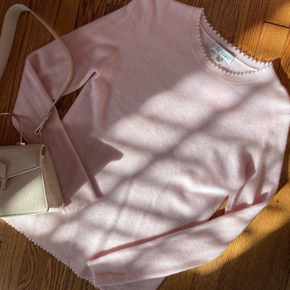 Neiman Marcus 100% Cashmere Pink Scallop Detail Sweater Designer - Picture 3 of 3